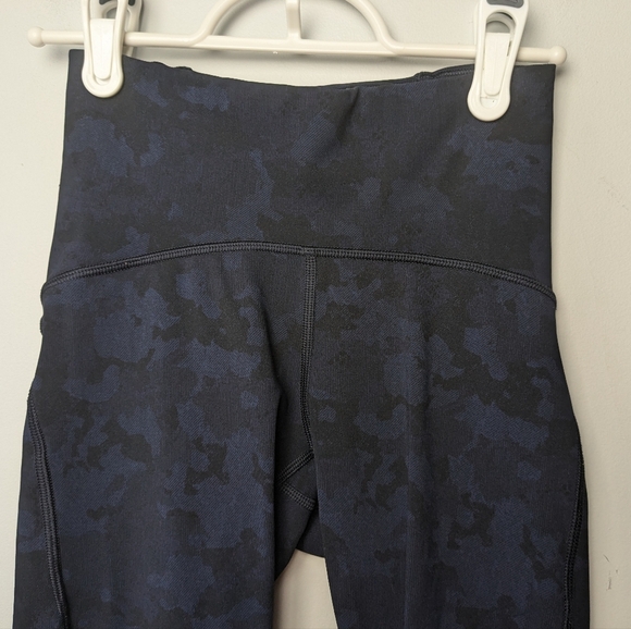 Lululemon Train Times Crop (17") Size 2 Camouflaged Midnight Navy Black / Black - Picture 8 of 16